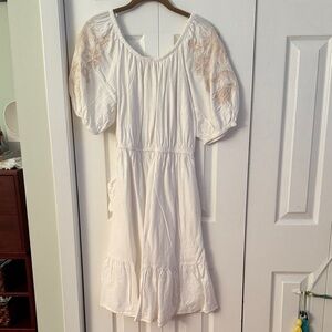 Knox Rose Cream and White Embroidered Peasant floral dress with pockets